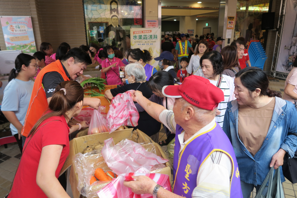 颱風遠離愛心湧現 聖方濟安老院園遊會順利舉行